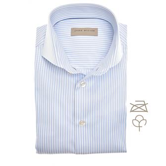 John Miller Lichtblauw gestreept tailored fit strijkvrij overhemd